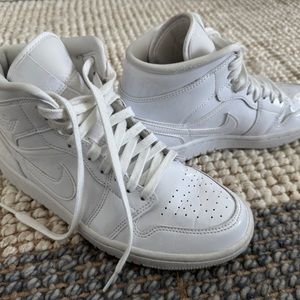 Nike Air Jordan 1 - Glossy White High-Top Sneakers